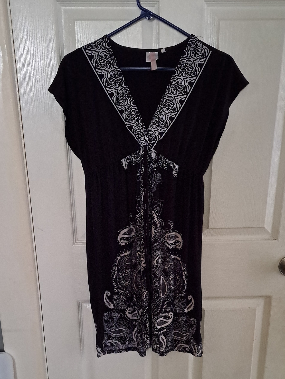 Black Paisley V-Neck Women's Top - Brand Unknown